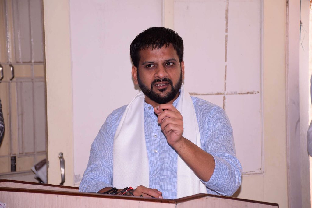 DrRutvij's tweet photo. પાટણમાં ગોપાલક વિદ્યાસંકુલ ખાતે ક્રિષ્ના ગ્રુપ ક્લાસીસ દ્વારા અને નરેશભાઈ દેસાઈ તથા કિરણભાઈ દેસાઈ અને એમની પુરી ટીમ દ્વારા આયોજિત વિદ્યાર્થીઓ માટે GPSC ના વર્ગ ૧-૨ માટે ની પરીક્ષાઓ ને લગતા માર્ગર્શન માટે આયોજિત કાર્યક્રમ માં હાજરી આપી વિદ્યાર્થીઓ ને દિશાનિર્દેશન પૂરું પાડ્યું. https://t.co/n9hVGXNEG5