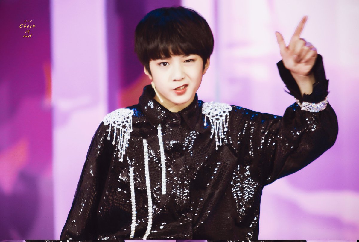 Checkitout0923's tweet photo. #TF家族 #刘耀文 #liuyaowen #YaoWen #TFfamily
【180131   星期五练习生】
@TFFamily_PR https://t.co/lXN6VIRRyR