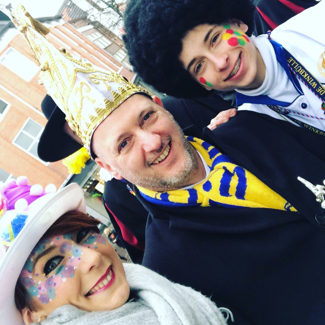 Rodge72's tweet photo. Kinderoptocht Alaaf #winkbulle 🤘🏻❤️💛💚 https://t.co/lgHKKxWBtH