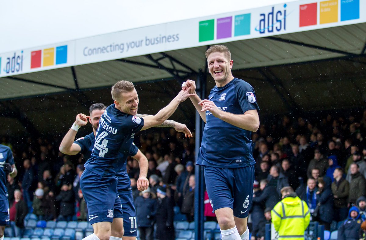 SUFCRootsHall's tweet photo. Morning 😁

How good does 3️⃣ wins in 3️⃣ feel?

#Blues 🔵⚽️ https://t.co/1HsRVdyjTC