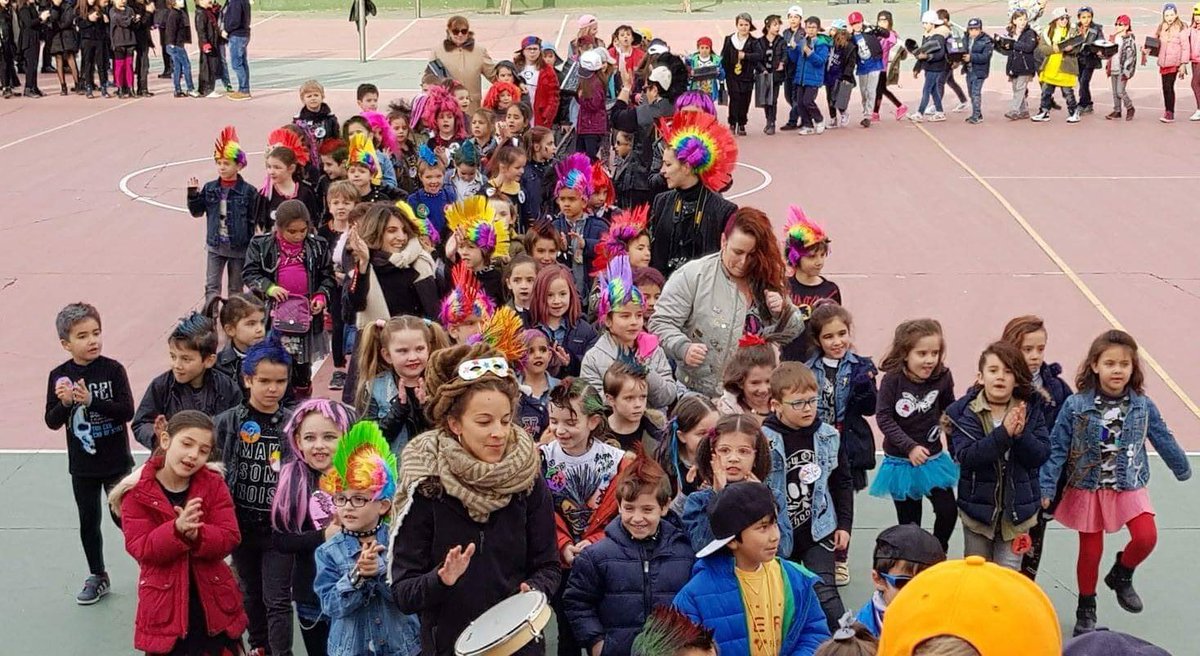 IFuentelarreyna's tweet photo. Pintoresca y creativa jornada carnavalesca la vivida en Fuentelarreyna. #NosDisfrazamosContigo #ElEntusiasmoPorEnseñar https://t.co/rlZPnKknYL