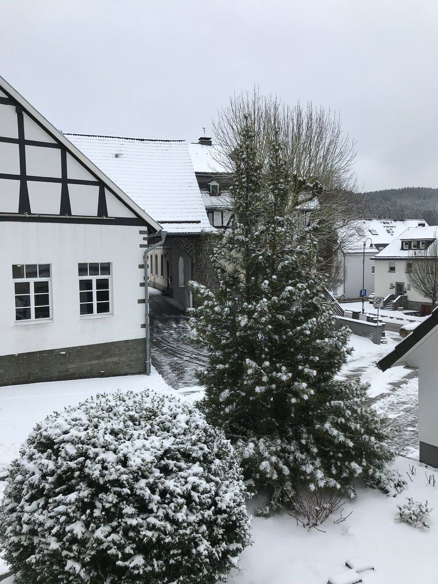 fabian_wigger's tweet photo. @AgneGiedra Same to you, Agne! 😃
Different continent, same weather. 🙈 https://t.co/hnKsB0rGe6