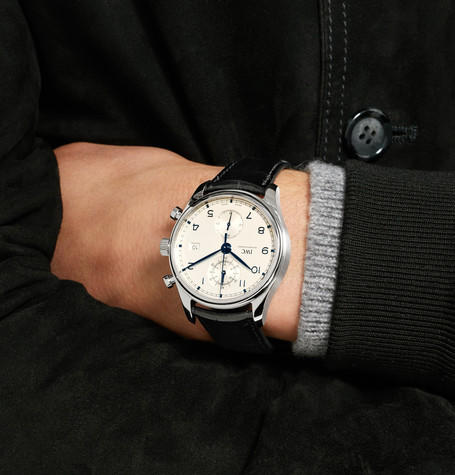 IWC's tweet photo. #SundayStyle via @MRPORTERLIVE : the #IWCPortugieser among the favourites of Mr. Trey Laird, founder and creative officer of Laird+Partners.
Discover more: https://t.co/bPMtybNfOw
#IWCWatches #ENGINEEREDFORMEN https://t.co/AqYhnxtM9Q