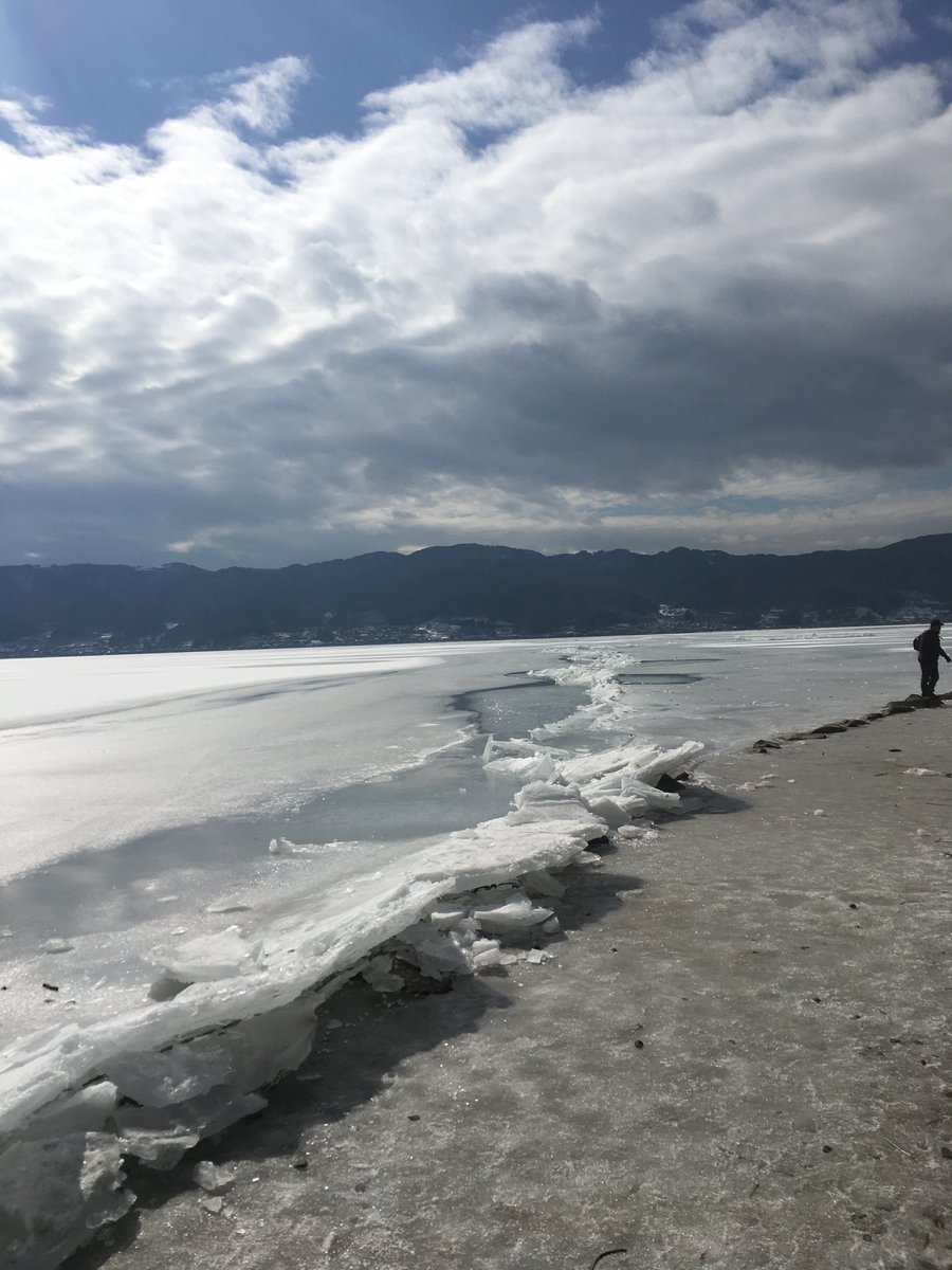 DigDing's tweet photo. 関係ないけど諏訪湖の御神渡り見てきた！ずーっと見たかったのがやっと見れた！！すごく神秘的だったー！ https://t.co/578WrWhWJR