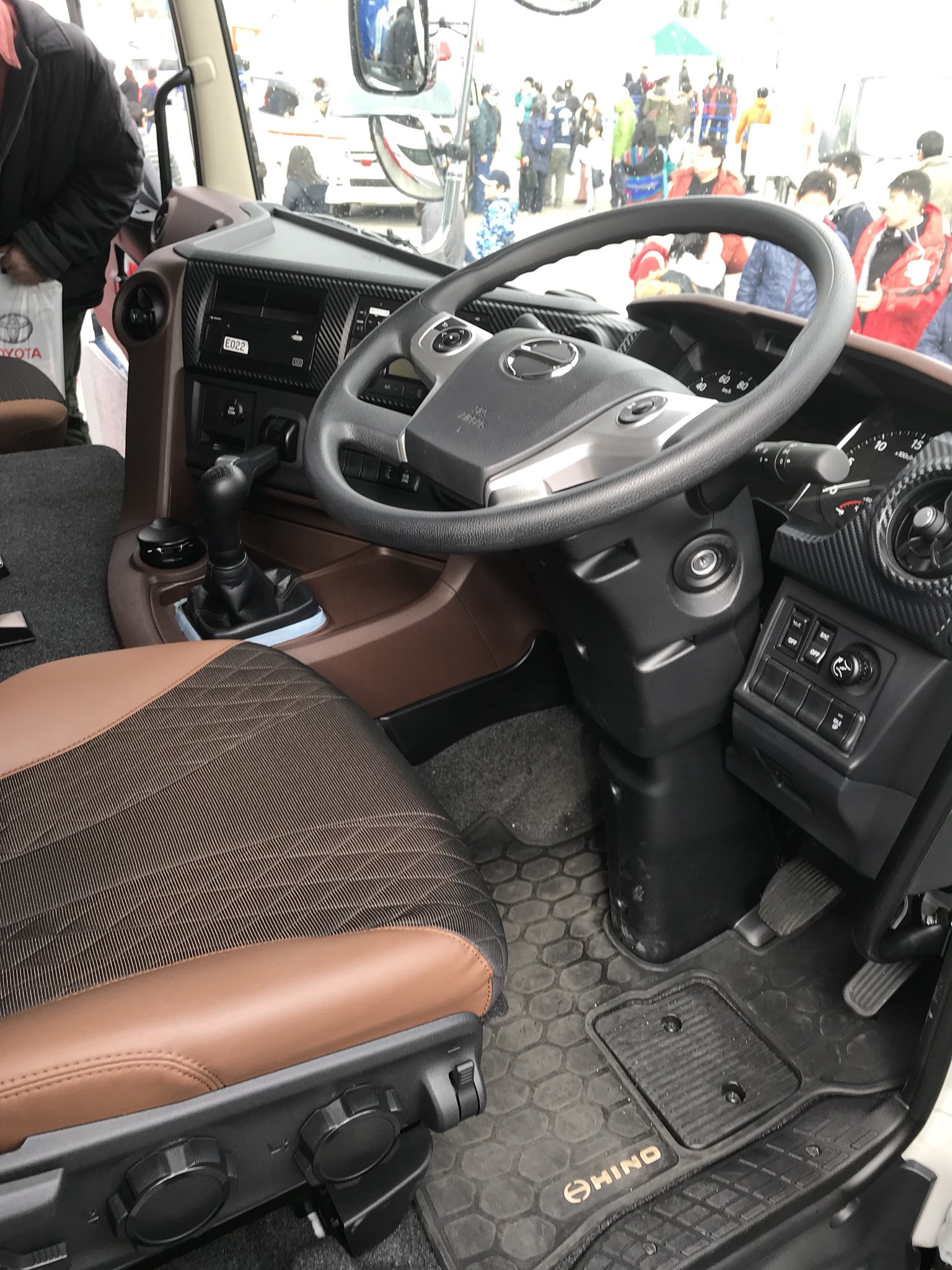 Msaito7 東北モーターショーでは大型トラックの運転席にも座らせてもらいました この高い着座位置の運転席は乗用車とは全然違いますね バスの運転席より高いですものね T Co Fub9fzkisd Twitter
