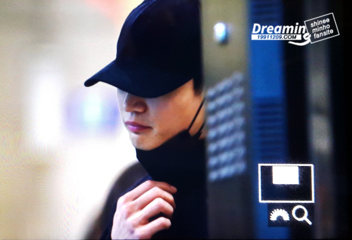dreaming1209's tweet photo. 170211 김포공항 출국 민호야 돔공연 연습 화이팅~~~! 오사카에서봐~~ https://t.co/esjICtFIOY