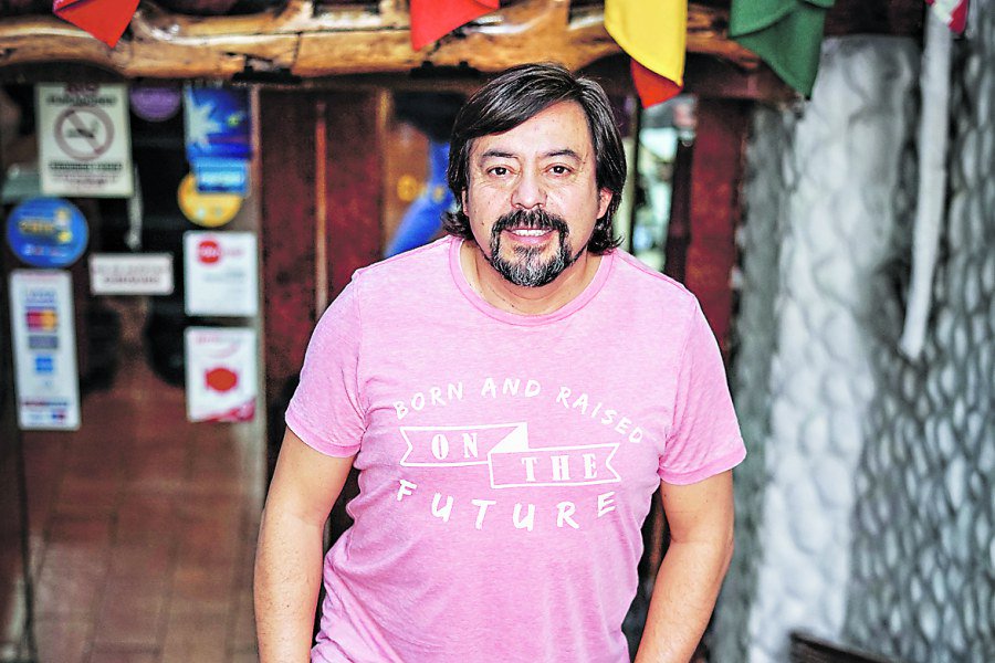 latercera's tweet image. Bombo Fica, humorista: “Piñera hoy en día es mi presidente y lo voy a respetar, aunque yo no haya votado por él. En la vida hay que aprender a perder” lt.cl/v4dW30ikpKL