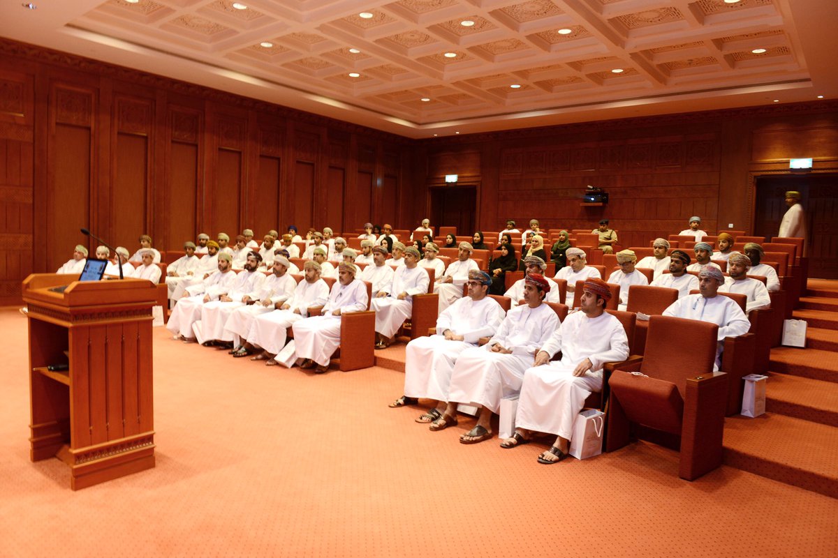 OmanStateCounci's tweet photo. #منتسبو الدورة (39) بالمعهد الدبلوماسي يتعرفون على الهيكل التنظيمي لمجلس الدولة وآلية عمله
 https://t.co/ETpA5Jvn3o https://t.co/ZI5SnIAiOn