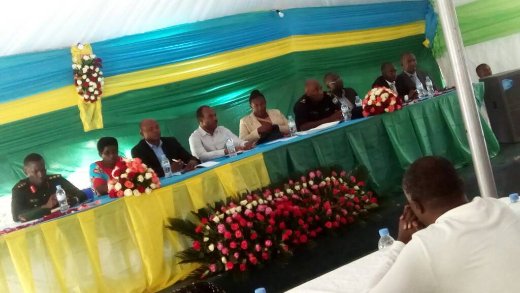 Intumwa z'abaturage mu nteko ishinga amategeko, Hon Petronille, Hon Nyabyenda Damien, Mayor wa Kamonyi Mme Kayitesi Alice, ukuriye ingabo muri Kamonyi na Muhanga, DPC wa Kamonyi.