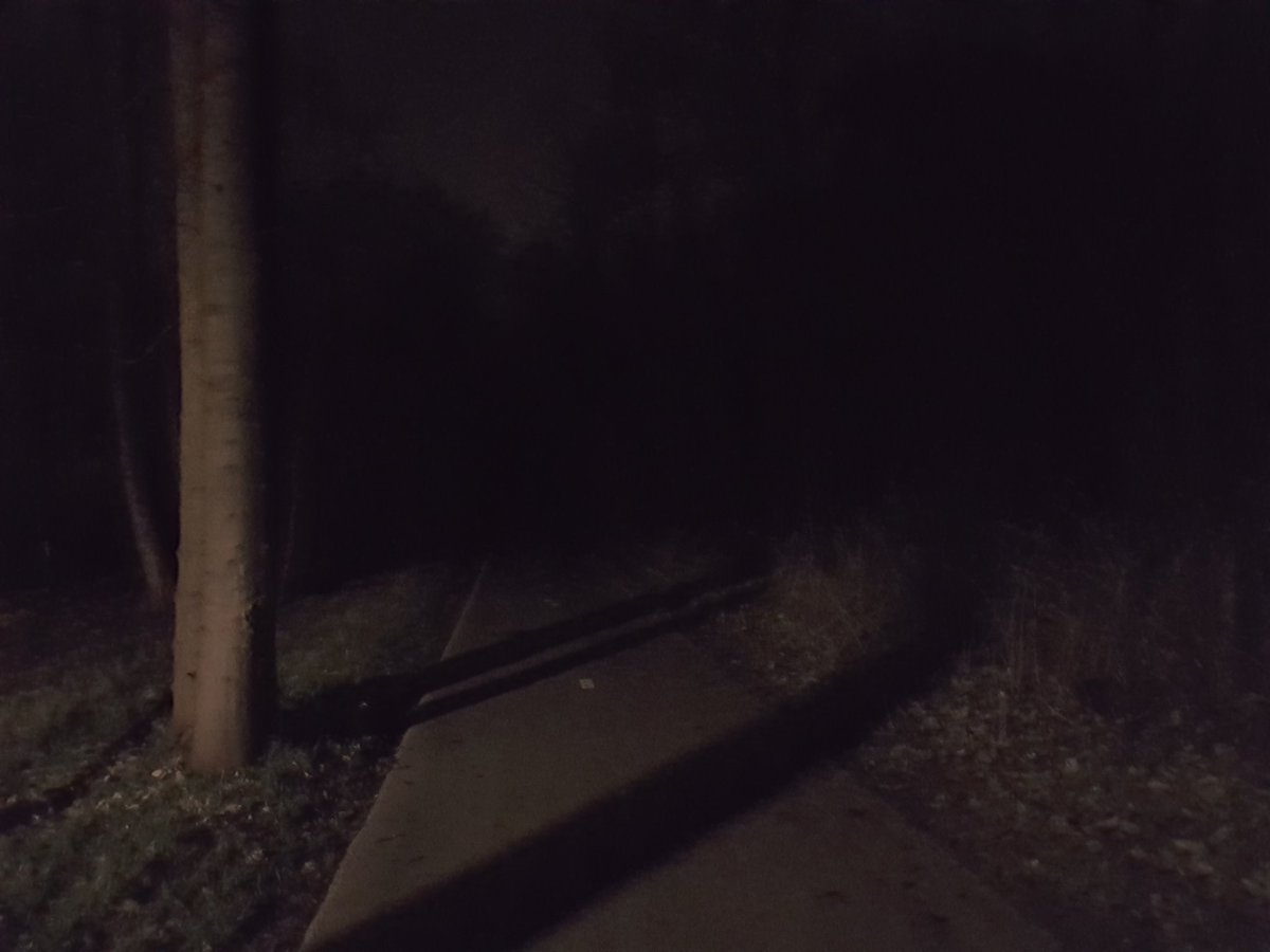 Fietspaden vanuit Bergen naar Bergen aan Zee en Egmond aan den Hoef worden door het ontbreken van openbare verlichting door de inwoners als onveilig ervaren. Met uw steun en stem kan de VVD daar wat aan doen ( VVD lijst 4)