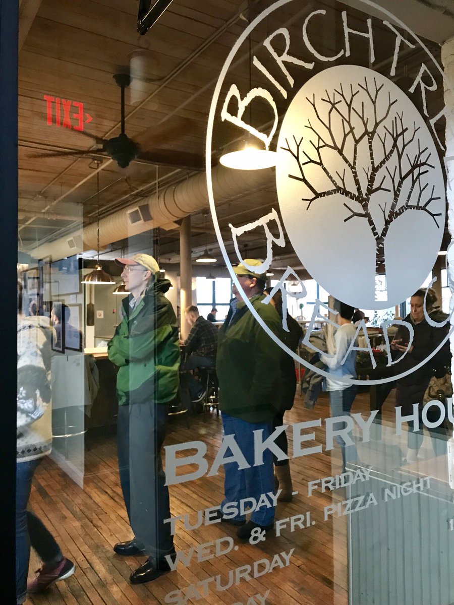ChrisPetersonTG's tweet photo. Great morning for #BirchTreeBread and the line is moving quickly.  @telegramdotcom https://t.co/TTEELLZDTA
