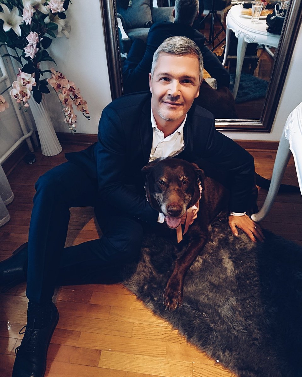 AleksaJelic's tweet photo. Lepo proveden dan.... Zavrseno slikanje, Rocco dobio kiflice, svi srecni 😁🙌🙏❤ #shooting #wedding #3girlsandme #rocco https://t.co/FZ1jUjTeSM