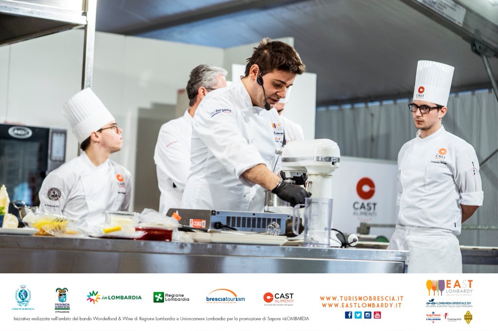 identitagolose's tweet photo. Oggi al Festival dei Sapori a Brescia, i cooking show @EastLombardy: chef dalle altre 3 città #Erg2017 presentano piatti dei loro territori. Per Bergamo, Antonio Cuomo dell’Hostaria del Relais San Lorenzo. https://t.co/NaH8AdvM44