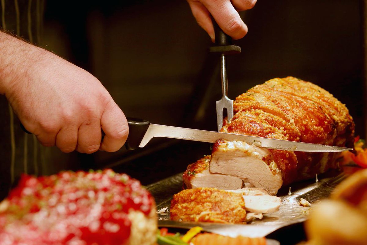 Sunday wouldn't be Sunday without a great British roast and right now a 3 course carvery Sunday lunch is just £10.99 - download your voucher here > ow.ly/QhFT30iiYET