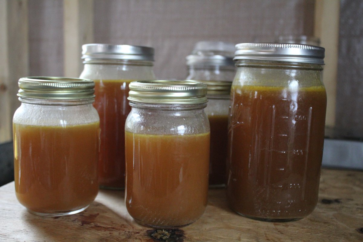 Elsewhere_Farm's tweet image. All-Natural Bone Broth! (Better late than never for #fluseason ) Elsewhere Homestead Blog elsewhereliving.blogspot.com/2018/02/bone-b… #flu #homesteading #chickens #bonebroth #eatlocal #allnatural
