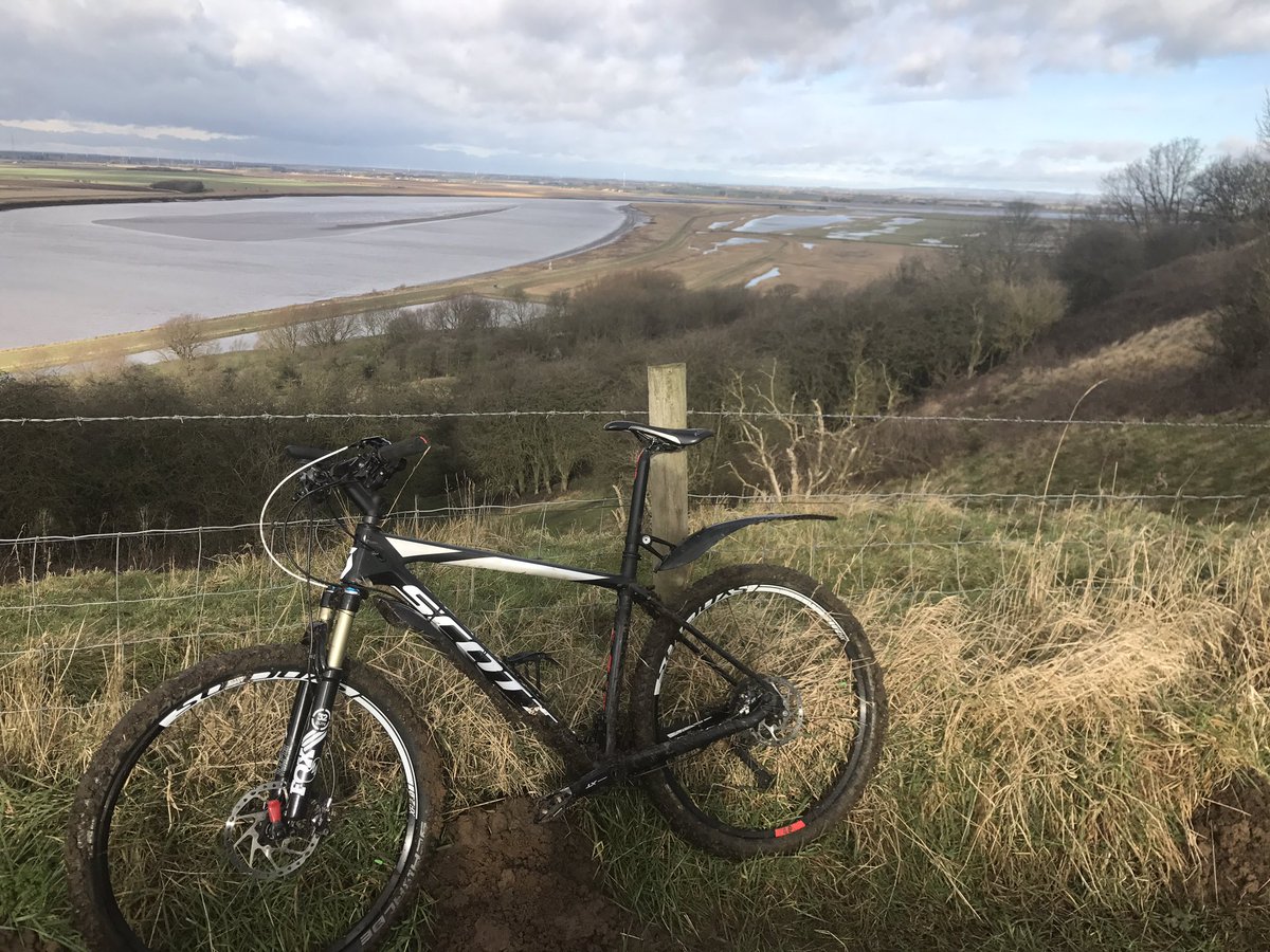 stevehigh4's tweet photo. Back out in the wind & mud overlooking Trent Valley on @bikeonscott #mtblife #mudfest #mtbexplore #aatr #lincolnshire https://t.co/mqNK4hISSP