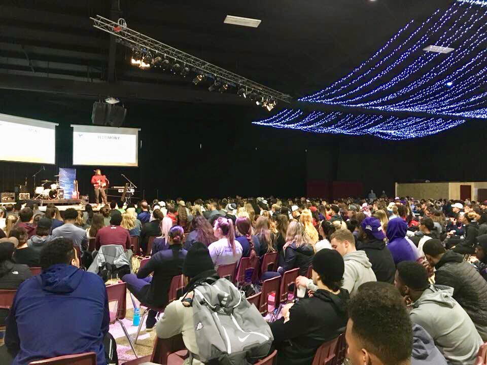 TTU_FCA's tweet photo. The temps were ❄️, but the Fellowship was 🔥. #CAone18 was a weekend for the record books: 500+ college athletes, from 40+ different schools, uniting as #ONEinChrist with many new brothers and sisters. #TeamFCA #FCAfam @TXFCAcamps https://t.co/fZfijsAqoo