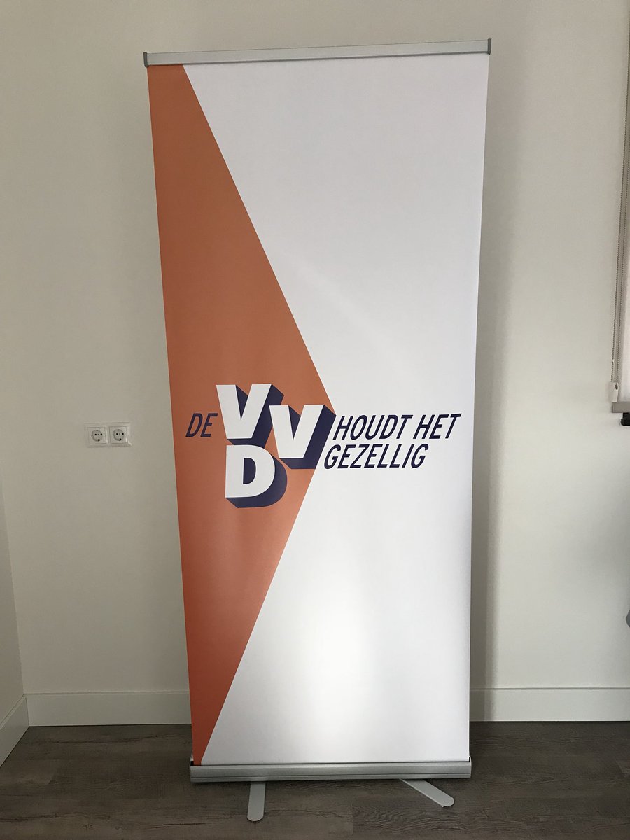 De VVD heeft vernomen dat Vastelaovend vieren mensen hongerig maakt. Omdat we het graag gezellig houden in onze gemeente, delen we vanavond en morgenavond broodjes gebakken ei uit op diverse staplocaties! #Vastelaovendsame