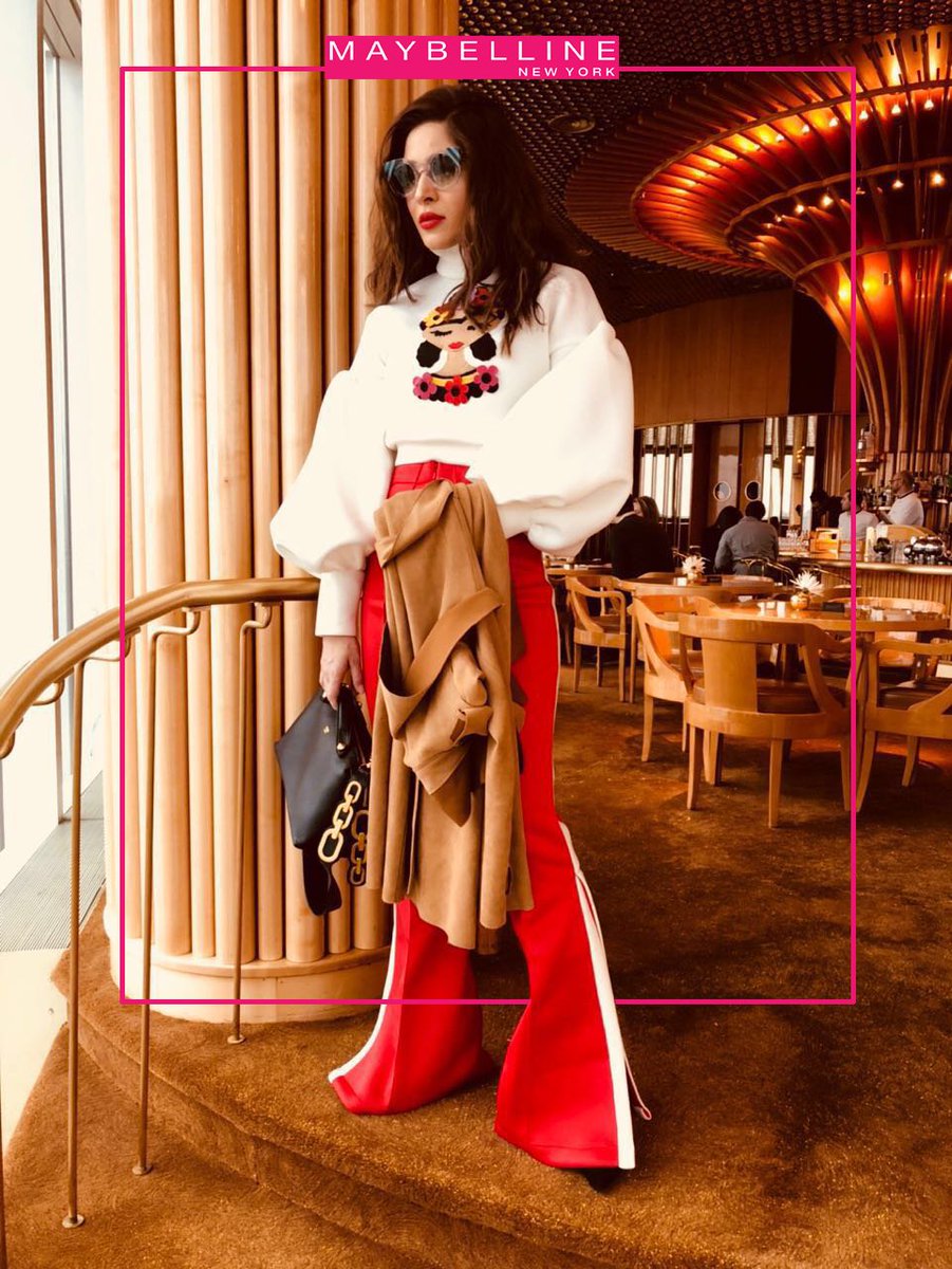 maybellinepak's tweet photo. Don't you just love this look of Ayesha @TheAyeshaOmar? She's Making IT Happen in New York! #AyeshaXMaybelline https://t.co/uGBtQZeEMJ
