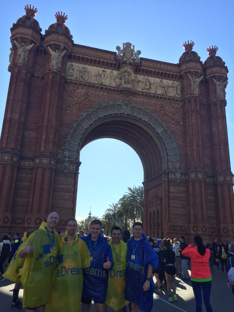 StuartDraffin's tweet image. Brilliant day for it! Fantastic scenery all the way round but can’t remember any of it!! #barcelonahalfmarathon#rehydrationnowhappening!