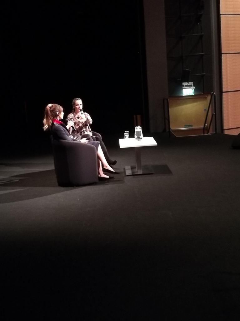 RevEndgAmeEvent's tweet image. Troian&amp;amp;Sasha Panel 

Girls Girls Girls👏
#pllcon 
#revelationsEndGameUk