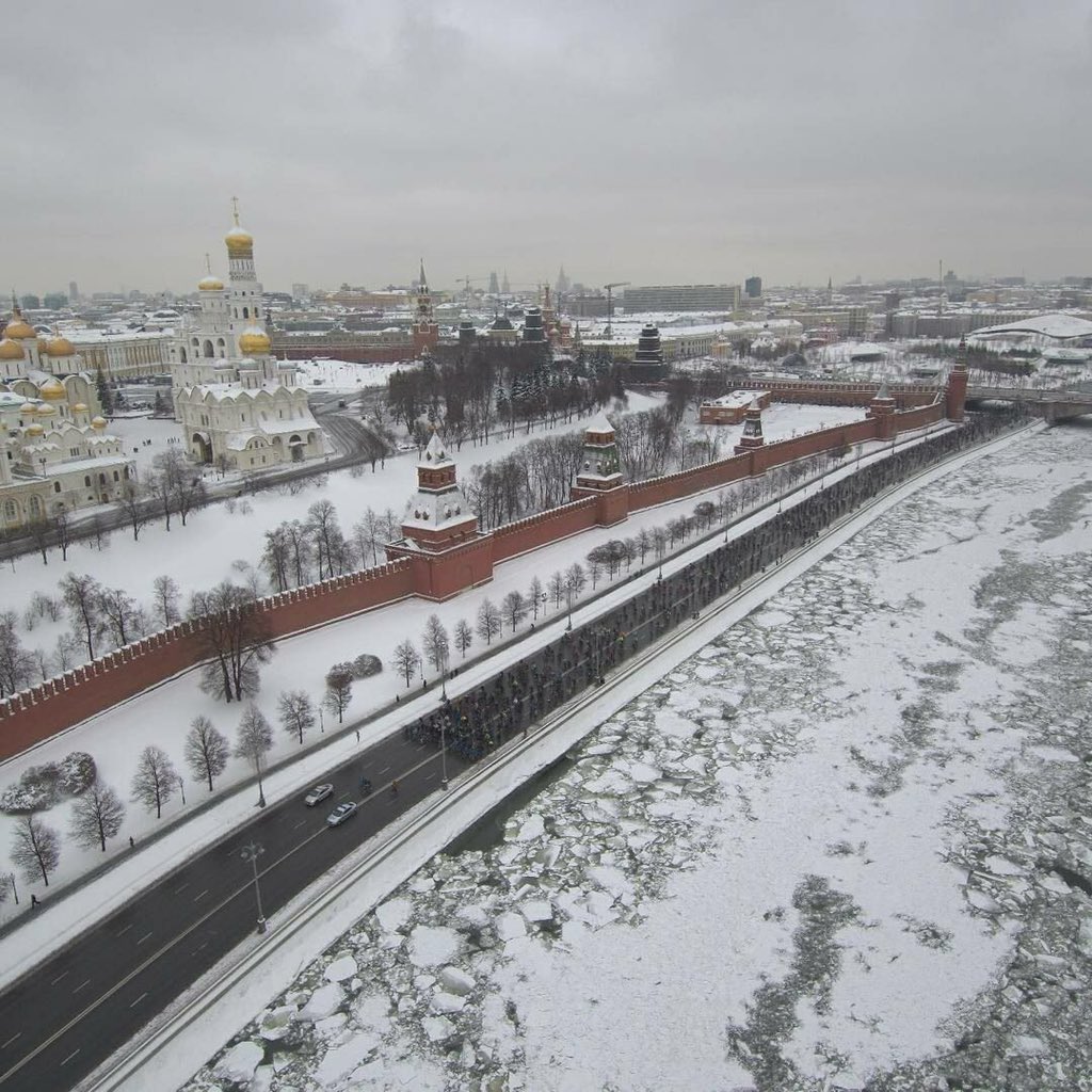 WorldWinterBike's tweet photo. Over 2000 participants of the 3rd Winter Bicycle Parade in Moscow. Great end of the 6th Winter Cycling Congress! #ЗимнийВелопарад #wcc2018 https://t.co/AGFO5hdvsK