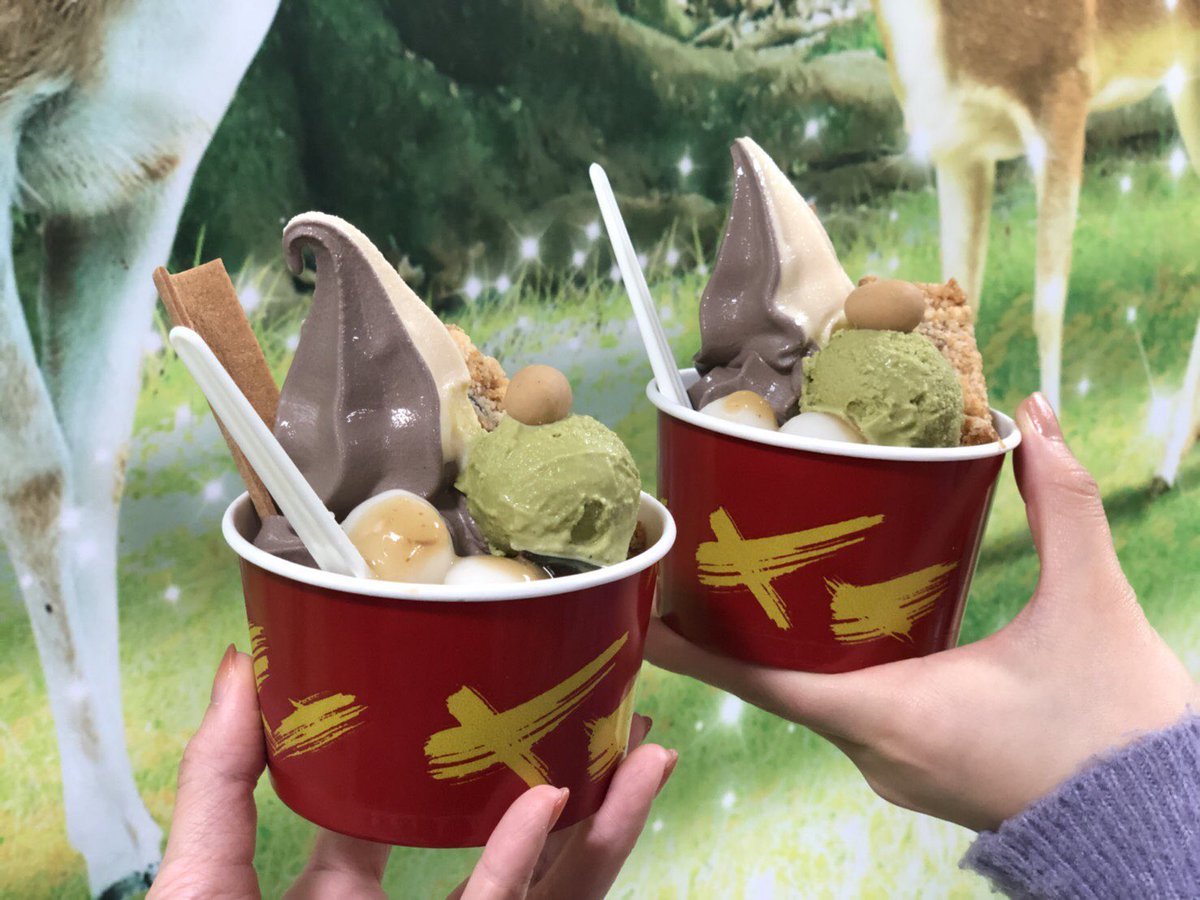 tomochiiim's tweet photo. 2度目のアムールデュショコラ🍓🍫
今回は仕事終わりに！

相変わらずすごい人だったけど、お目当てのチョコとかとか買えて満足�� https://t.co/gMCQ0tz0wl