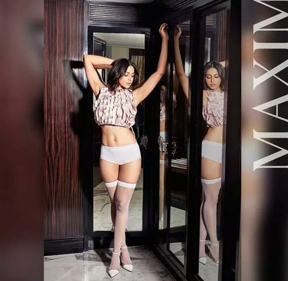 indiangirlsxp's tweet photo. Rakul  preet singh looks jaw droping in this sexy looks https://t.co/wWuL607iPz