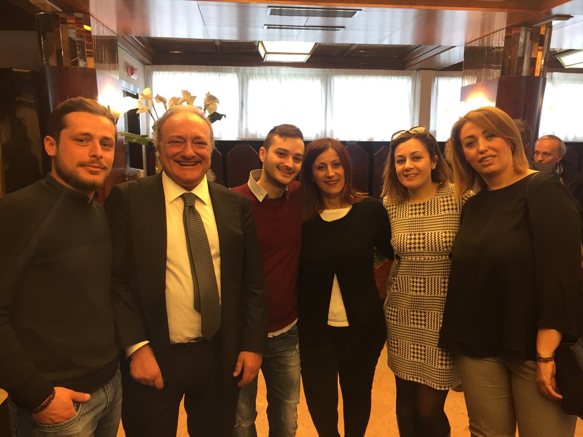 s_margiotta's tweet photo. campagna elettorale con il sorriso, con i giovani #futuredem con @SileoLucia, candidata, e @maura_locantore #squadrapd #votapd #scegliPD @SenatoriPD @PdBasilicata @clarissadome https://t.co/kElJxNEMLL