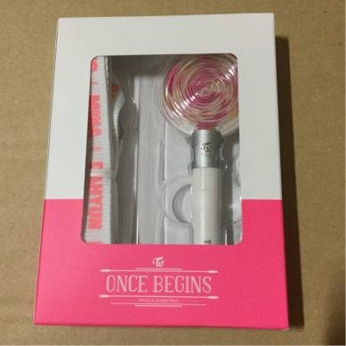 86a9457f5267's tweet photo. TWICEソンムル企画 
ペンライトのプレゼントチャンス 🎁 
応募条件はフォロー&amp;RTです😍 
結果はDMでお知らせしますよ〜 https://t.co/6hCIFDrqS7