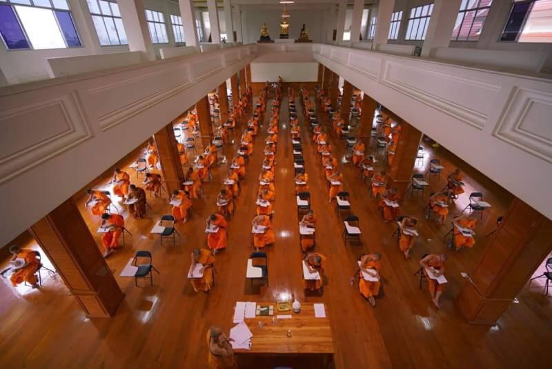 PornsudaDit's tweet photo. บรรยากาศการ #สอบบาลี สนามหลวง ปี พศ.2561 ณ วัดเขียนเขต ปทุมธานี
วันที่ 10-12 กุมภาพันธ์ พ.ศ. 2561 ณ วัดเขียนเขต (พระอารามหลวง) อ.ธัญบุรี จ.ปทุมธานี ได้มีการจัดสอบบาลีสนามหลวงแก่พระภิกษุสามเณร รวมไปถึงสาธุชนผู้ศึกษาบาลีศึกษาได้เข้าสอบในวันนี้
#พระสงฆ์
#พระพุทธศาสนา
#บาลี https://t.co/WFGX7BPA3J
