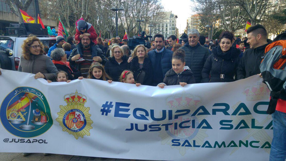 PSOE_CyL's tweet photo. La secretaria de Acción Electoral, Inma García, la diputada @rominguera y @AntidioF participan en la manifestación para reclamar equiparación salarial de Policía y Guardia Civil con los cuerpos autonómicos https://t.co/ZVTLUpfSjL
