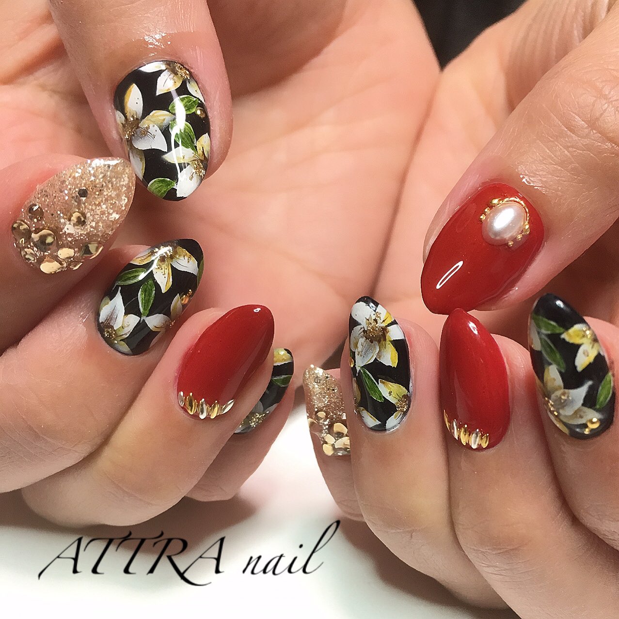 Twitter 上的 Attra Nail 倉敷ネイルサロン 黒地にお花柄 Attranail アトラネイル 倉敷ネイル 倉敷ネイルサロン エアブラシ 岡山ネイル 岡山ネイルサロン ネイルアート フラワーネイル ジェルネイル 大人ネイル 花柄ネイル こだわりネイル カワイイ