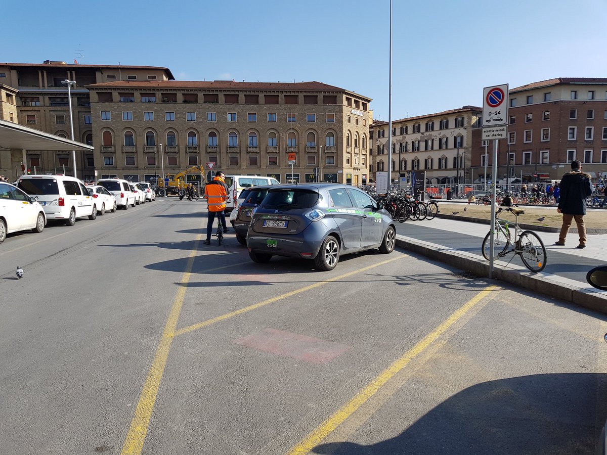 Greenstartit's tweet photo. Oggi a Firenze prendiamo
il #carsharing elettrico
#Adduma con Renault Zoe
Arrivo in #Frecciarossa
e commissioni
in città con #Adduma
#zeroemission #weekend https://t.co/IOosIndvml