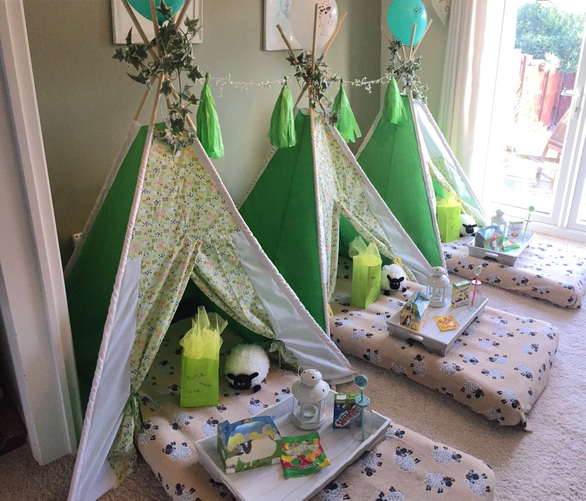 StargazersTepee's tweet photo. Farm Animal Teepee Sleepover ✨🐓🐷🐄🐏 https://t.co/bJIMvEEEoe