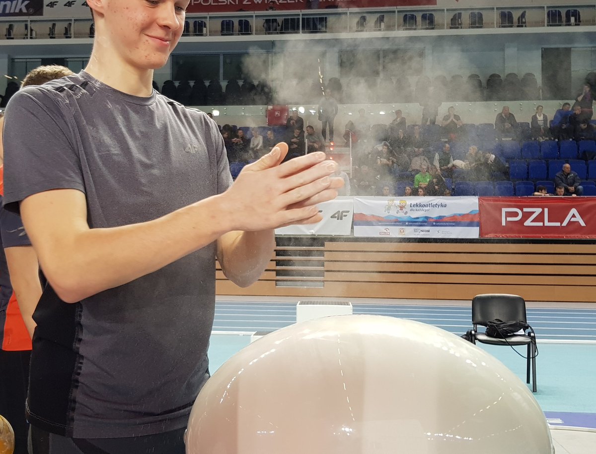 collectingsmile's tweet photo. #ruda #slaska #worldsmilearchive #smilecoach #smilecoaching #sportcoach #coach #mentalcoach #nike #integration #halowe #mistrzostwa #polski #youth #u18 #pzla #toruń #pchnieciekula #shotput #tusierodzazwyciezcy #paulinaguba #4F #bialy #proszek #white #pulver https://t.co/WMtinoYgUr