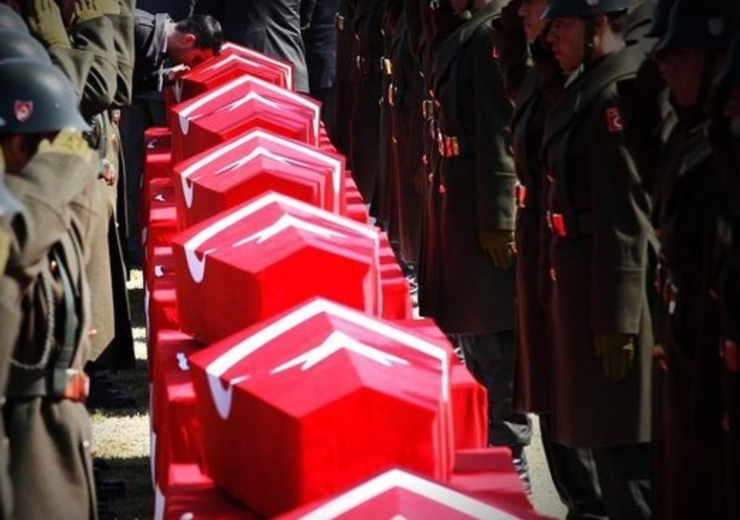 Denk değildir ölülerimiz !
Bizimkiler CENNET'E gitti 
Sizinkiler CEHENNEM'E 
#ŞehitlerÖlmezVatanBölünmez