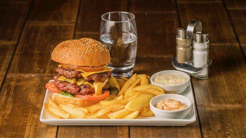 GoodhalalHalal's tweet photo. Tu penses que le dimanche, il ne se passe pas grand chose à Lyon ! C'est faux !!! 😍😍😍

La Grillardière AVS est ouvert de 12h à 00h | Restaurant steak house &amp; Burgers 🍔🍖 

#Halal #avs #Sansalcool #lyon 

Plus d'infos, un avis ? --> https://t.co/EnN9RYh5Si

#Goodhalal #Food https://t.co/8gO5LEvBMj