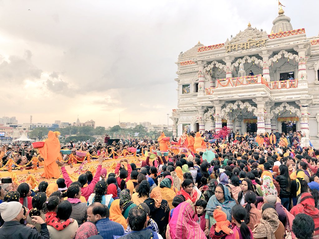 JKP India on Twitter: "LIVE. Prem Mandir Holi Celebrations 2018. #jagadgurukripaluparishat https://t.co/jqgFx9VY5x" / Twitter