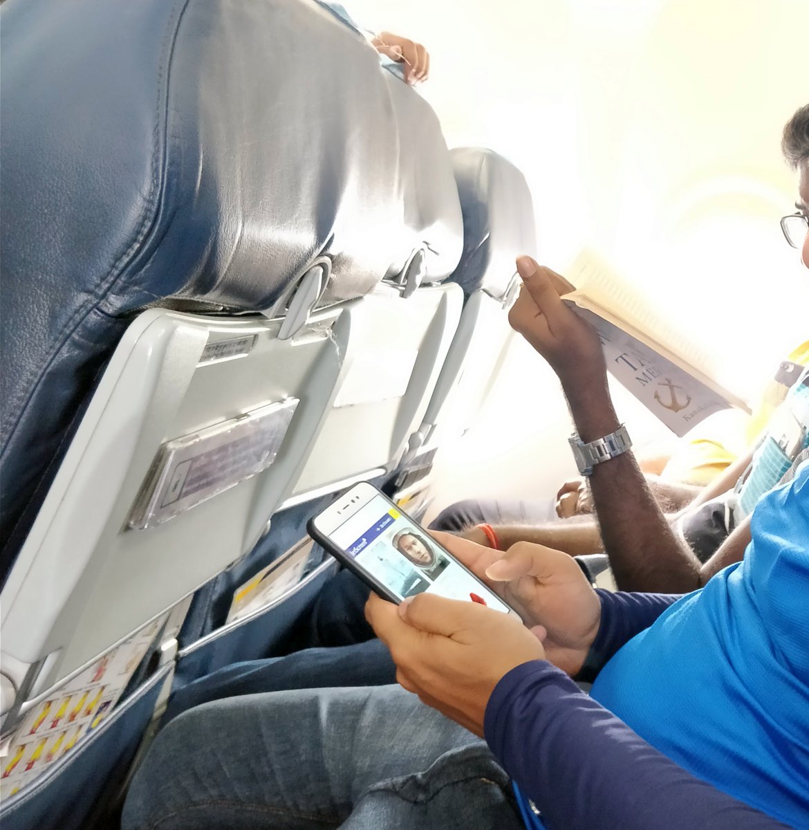 varunkrish's tweet image. Had a great crew on board @jetairways #9W832 who told me over 80% of pax are using the Jet Screen service and I saw proof of it right across the aisle. Tested it on iOS, Android and my Macbook. Expect a write up soon on @FlyingArena #JoyOfFlying #JetScreen #avgeek
