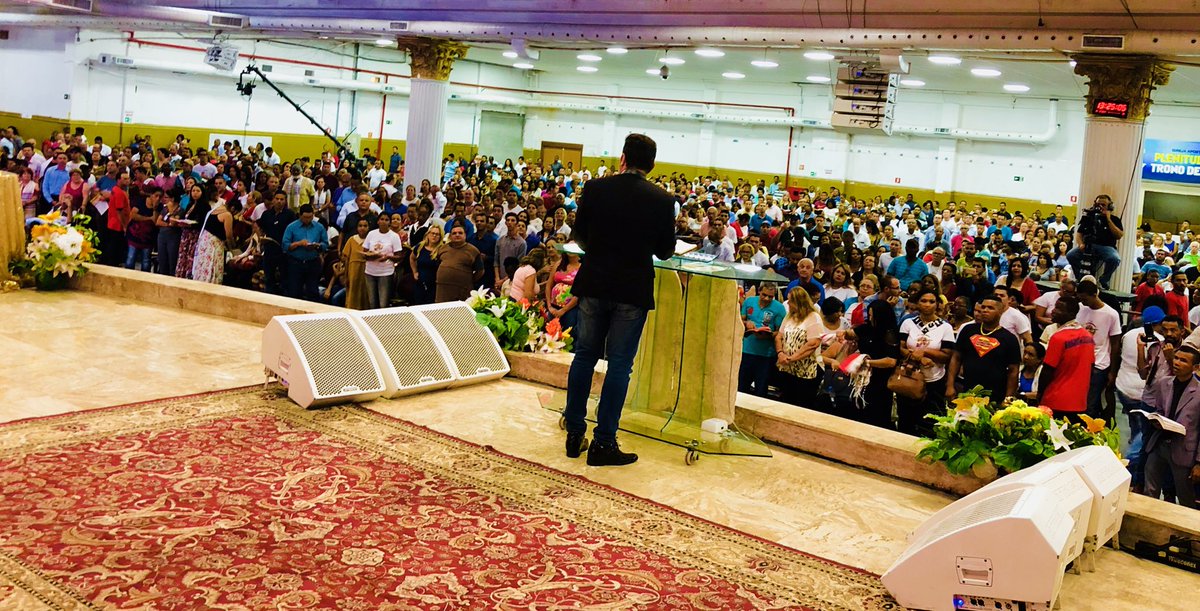 marcofeliciano's tweet image. #Assessoria:. 2° Culto do Domingo aqui na Igreja Apostólica Plenitude do Trono de Deus na Capital São Paulo, uma Multidão ouvindo a Palavra de Deus! Pr. Marco Feliciano e o Tecladista Roberto Marinho Ministrando! 
#ReageSaoPaulo #Pregar #OEvangelho #DomingoIgreja