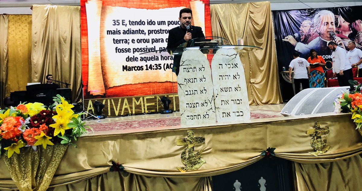 marcofeliciano's tweet image. #Assessoria:. 2° Culto do Domingo aqui na Igreja Apostólica Plenitude do Trono de Deus na Capital São Paulo, uma Multidão ouvindo a Palavra de Deus! Pr. Marco Feliciano e o Tecladista Roberto Marinho Ministrando! 
#ReageSaoPaulo #Pregar #OEvangelho #DomingoIgreja