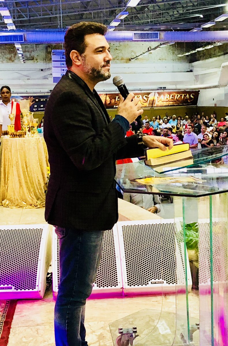 marcofeliciano's tweet image. #Assessoria:. 2° Culto do Domingo aqui na Igreja Apostólica Plenitude do Trono de Deus na Capital São Paulo, uma Multidão ouvindo a Palavra de Deus! Pr. Marco Feliciano e o Tecladista Roberto Marinho Ministrando! 
#ReageSaoPaulo #Pregar #OEvangelho #DomingoIgreja