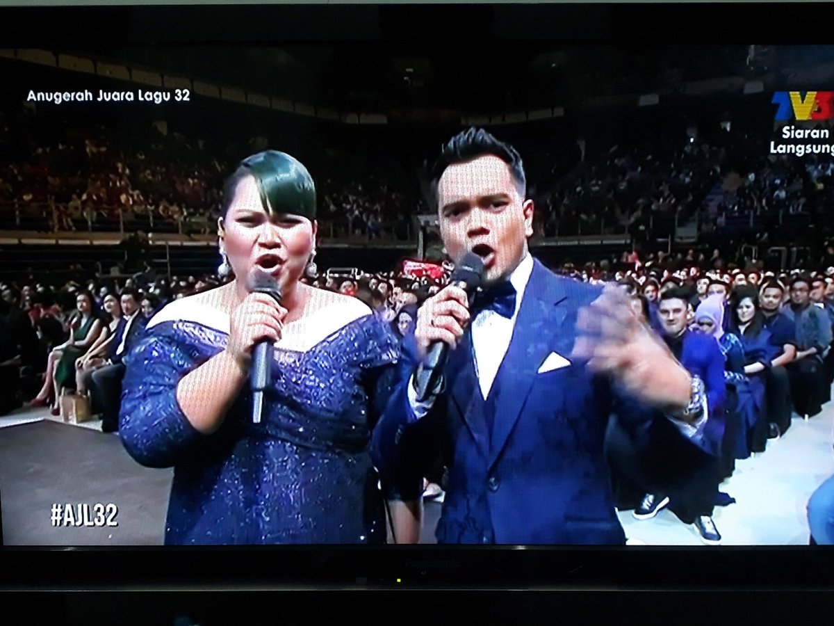 bross080919's tweet photo. Anugerah Juara Lagu 32

#AJL32 
#gasak
#AJL 
#GASAKzone 
#Ajl32 tonton 
#gasakzone
#AJL32 live https://t.co/lIN3ceCr0D
