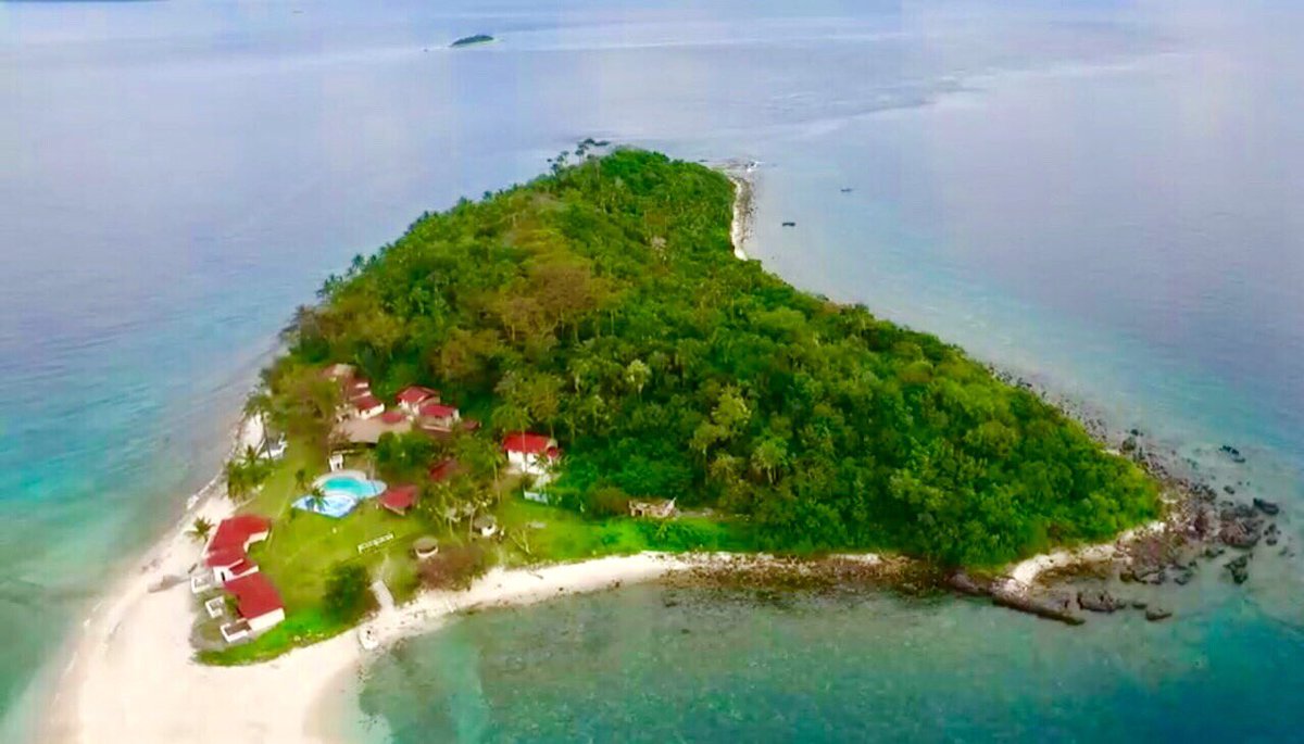 KM_Jessica_Soho's tweet photo. Heart-shaped island in Batangas. ❤️ #KMJS https://t.co/cGjwyEFIRq