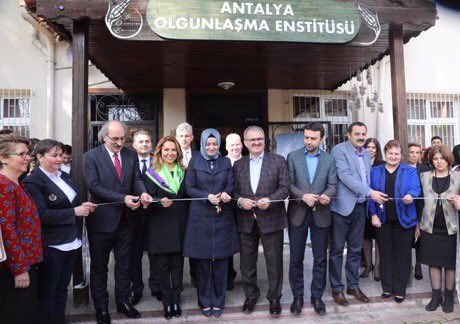 Bakanımız <a href="/drbetulsayan/">Dr.Betül Sayan Kaya 🇹🇷</a> geleneksel el sanatlarımızın korunması, yaşatılması ve geniş kitlelere tanıtılması için önemli bir misyon üstlenen Antalya Olgunlaşma Enstitüsü'nü ziyaret etti.