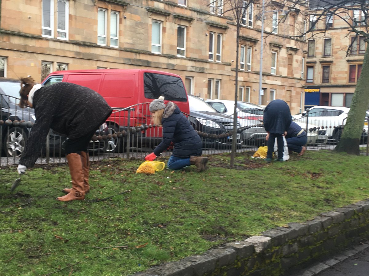 yorkhillgreen's tweet photo. Some great planting this morning! Thanks to all who came along - big and small :) Can't wait to see the results in the spring! #greenspaces #ygs #overnewton #glasgow https://t.co/xrrxGiWbdz