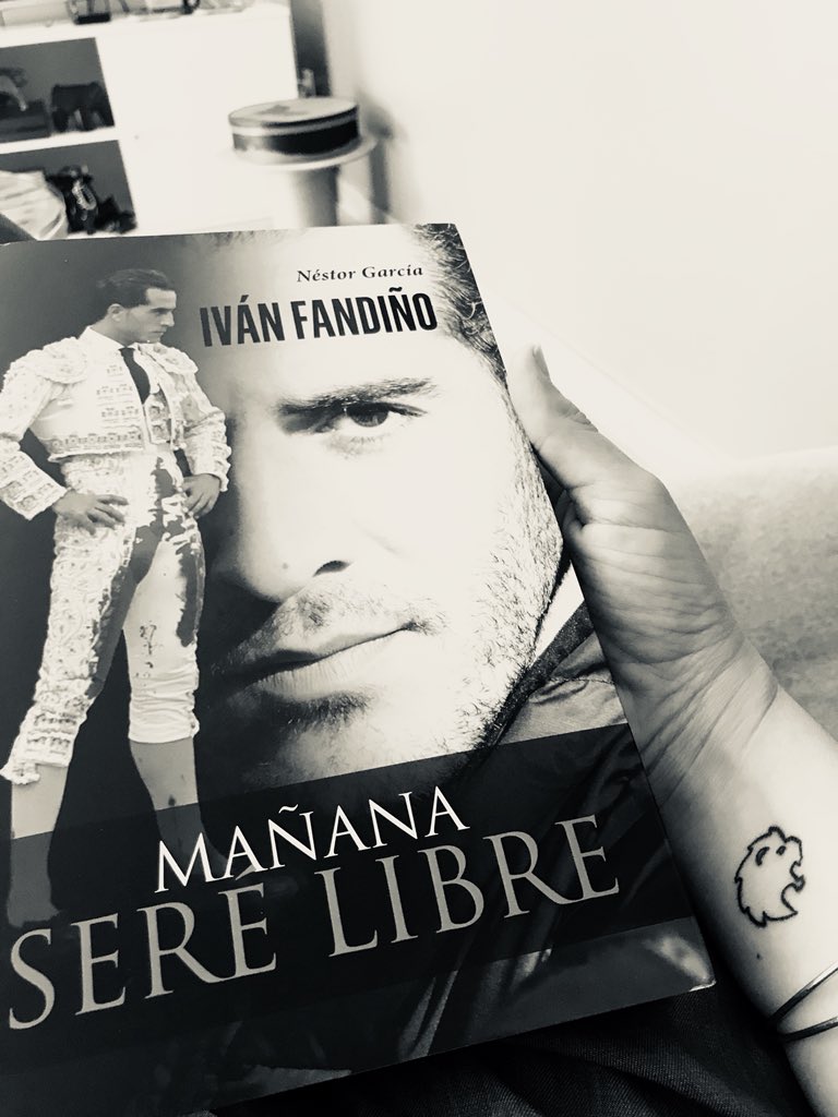 Una mezcla de emiciones : ganas de leerlo, inmensa pena, orgullo. Este libro lo había esperado pero con el capituló y fotografía final de Nestor cortando la coleta a Ivan. Lo había esperado con una dedicatoria , con « su » dedicatoria ✨🦁 <a href="/ifmserelibre/">IF Mañana seré libre</a>