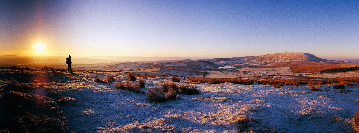 VisitLancashire's tweet photo. Did you know Pendle Hill is really called 'hill hill hill'?  

'Pen' is Celtic for hill, whilst 'Dhull' is the Saxon word for hill...

https://t.co/Nj5ohHjgMD https://t.co/2s8jRgOL7W