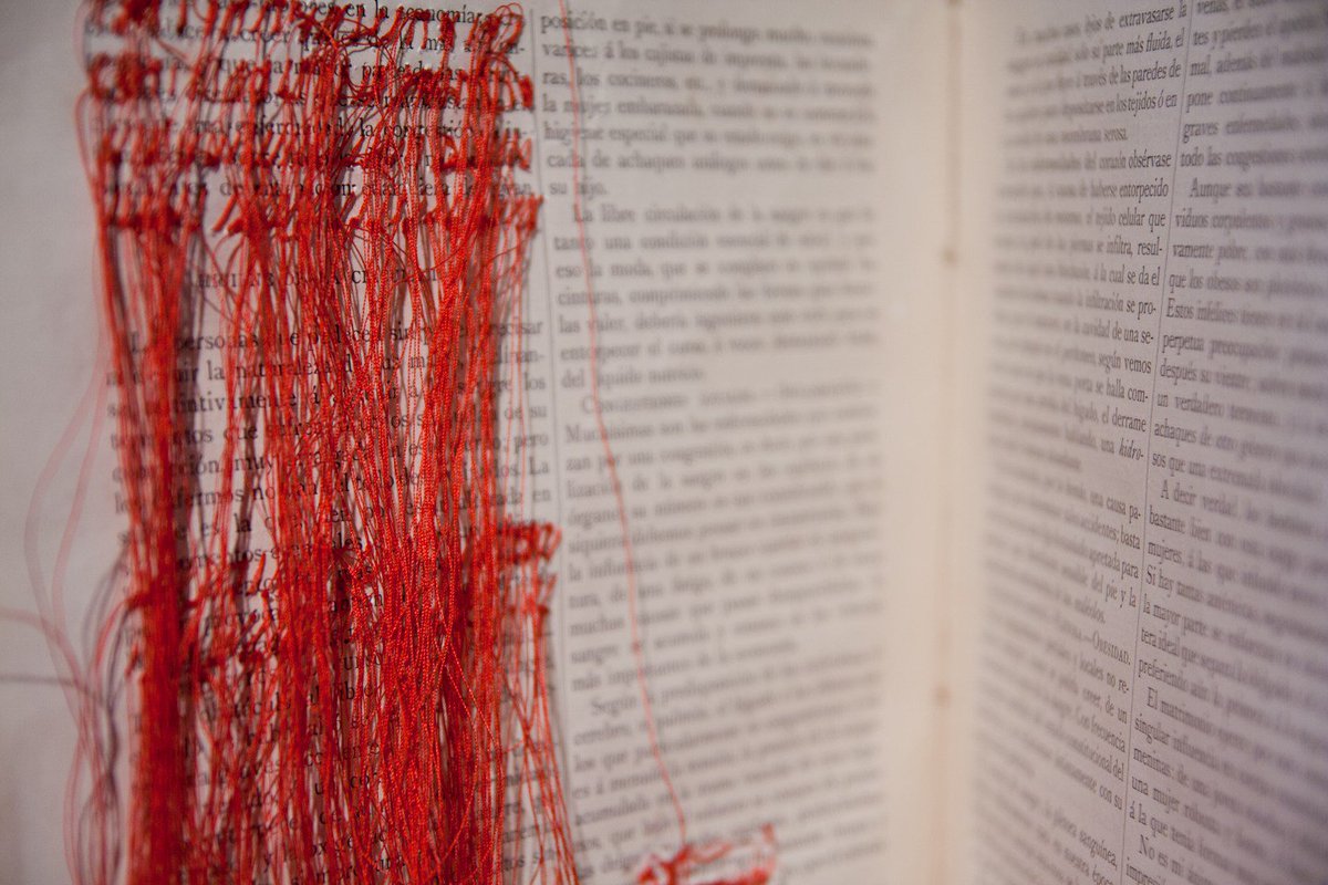 queBeis's tweet photo. Punk, videoarte, identidades y libros, por @Raquel_Moraleja https://t.co/PzR2lF8bXJ
#arte #libros #punk #videoarte #reportaje #beis #quebeis #revistadearte #artecontemporaneo https://t.co/3Mp5p3rRYS
